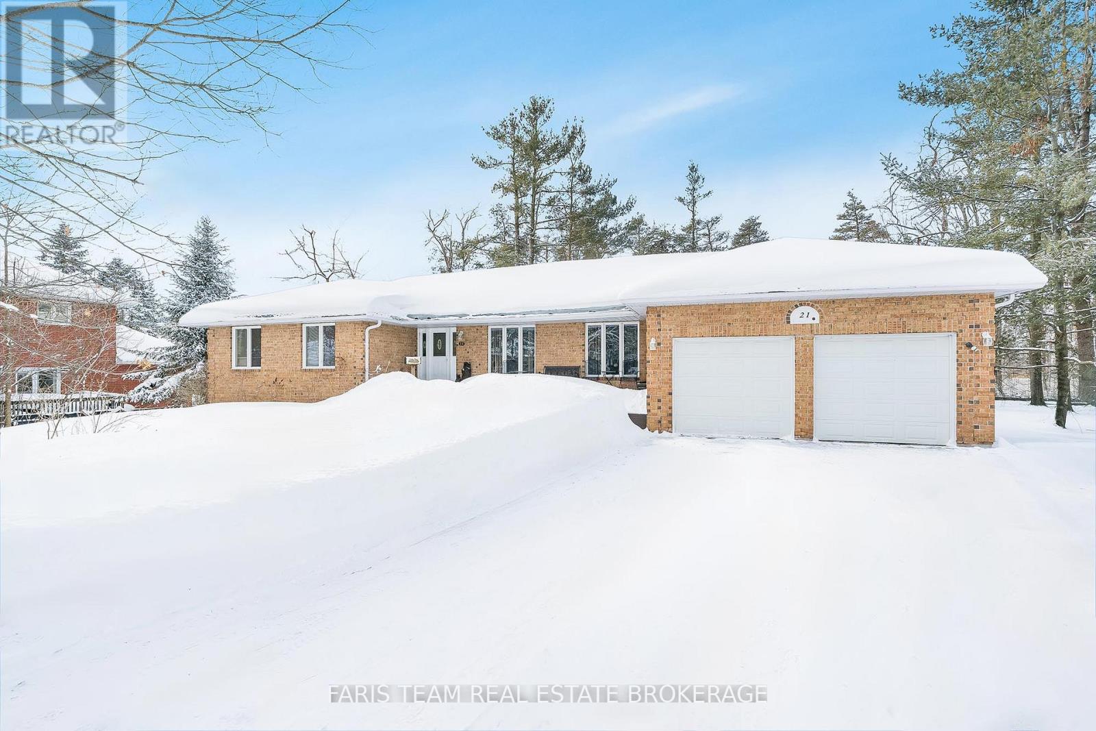 21 FOREST HILL DRIVE, Springwater, Ontario