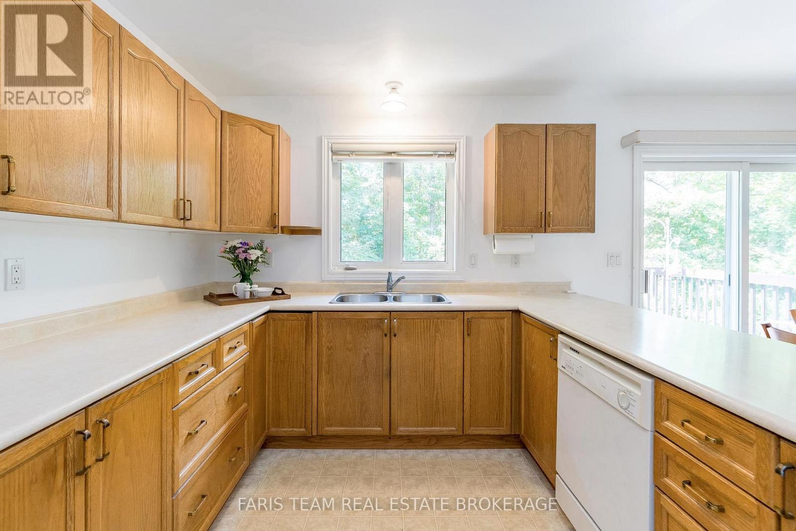 21 Forest Hill Drive, Springwater, Ontario  L9X 0J4 - Photo 7 - S12741456