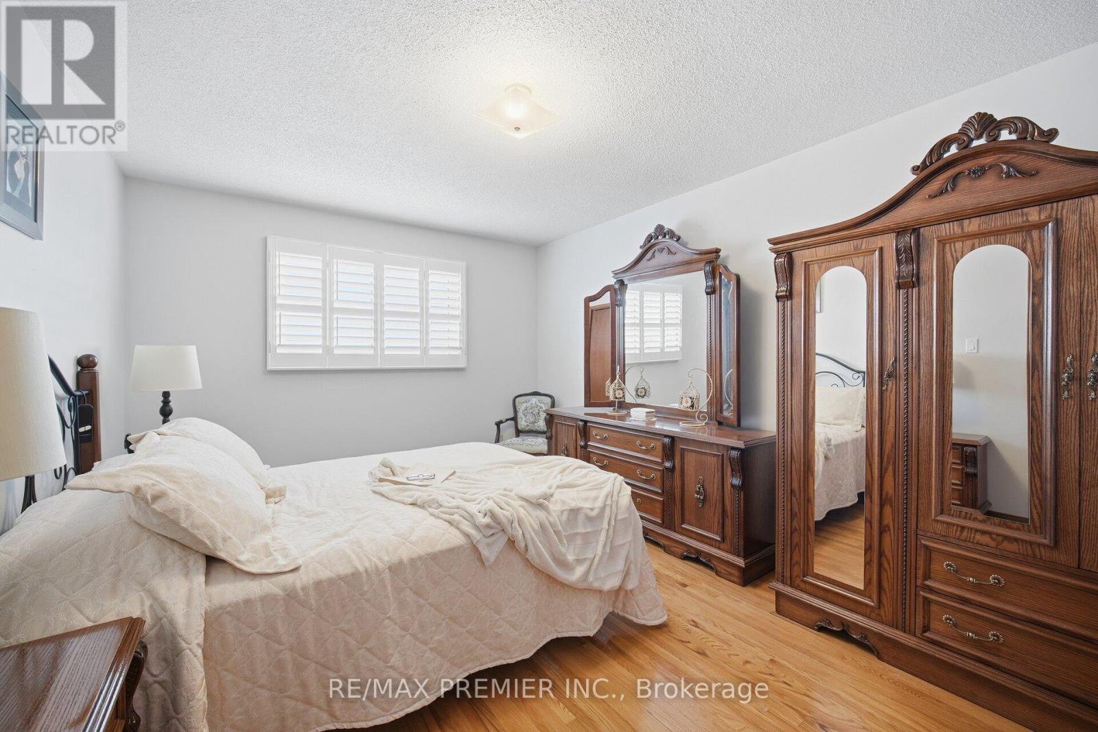 17 Kittiwake Avenue, Toronto, Ontario  M9V 4P5 - Photo 11 - W12741454