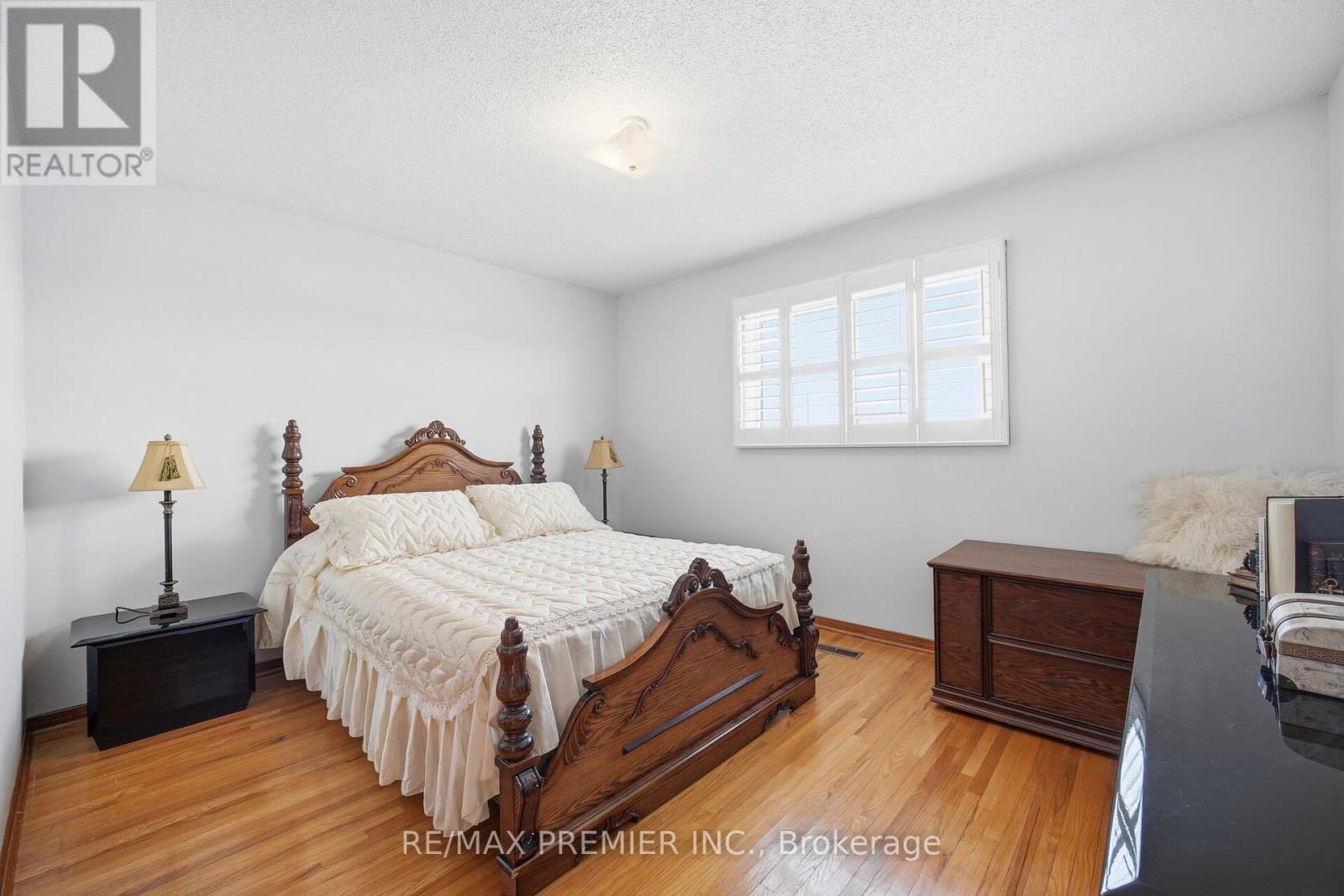 17 Kittiwake Avenue, Toronto, Ontario  M9V 4P5 - Photo 12 - W12741454