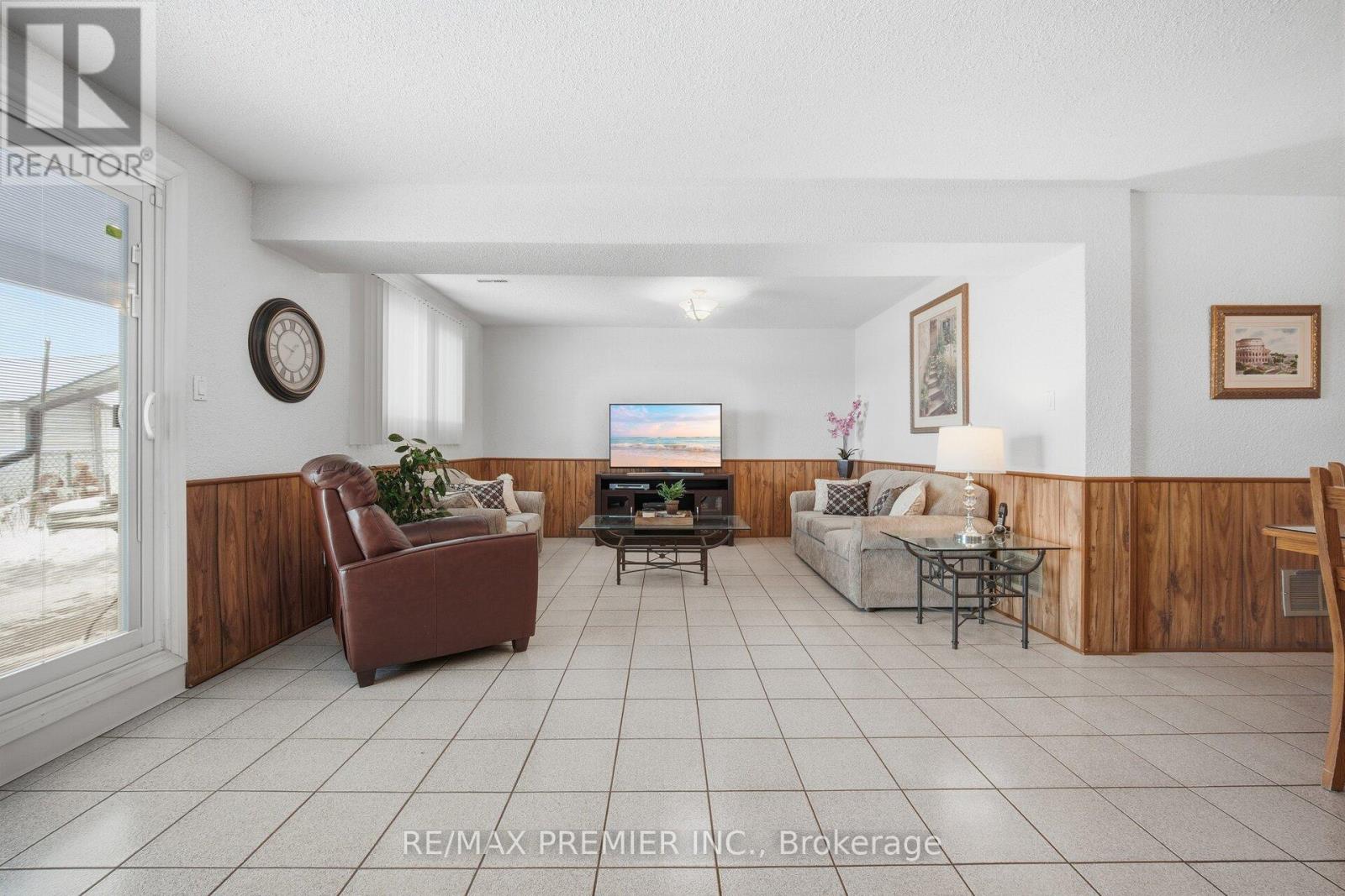 17 Kittiwake Avenue, Toronto, Ontario  M9V 4P5 - Photo 18 - W12741454