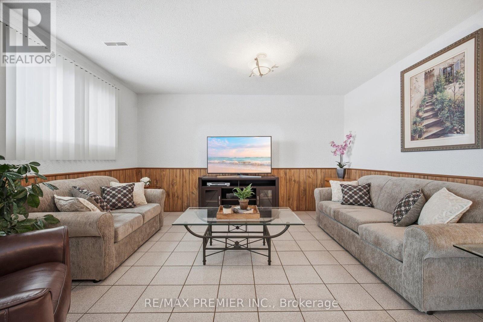 17 Kittiwake Avenue, Toronto, Ontario  M9V 4P5 - Photo 19 - W12741454