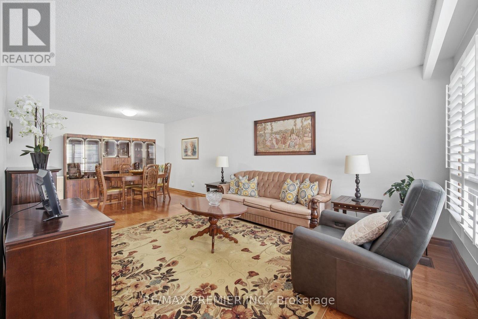 17 Kittiwake Avenue, Toronto, Ontario  M9V 4P5 - Photo 4 - W12741454