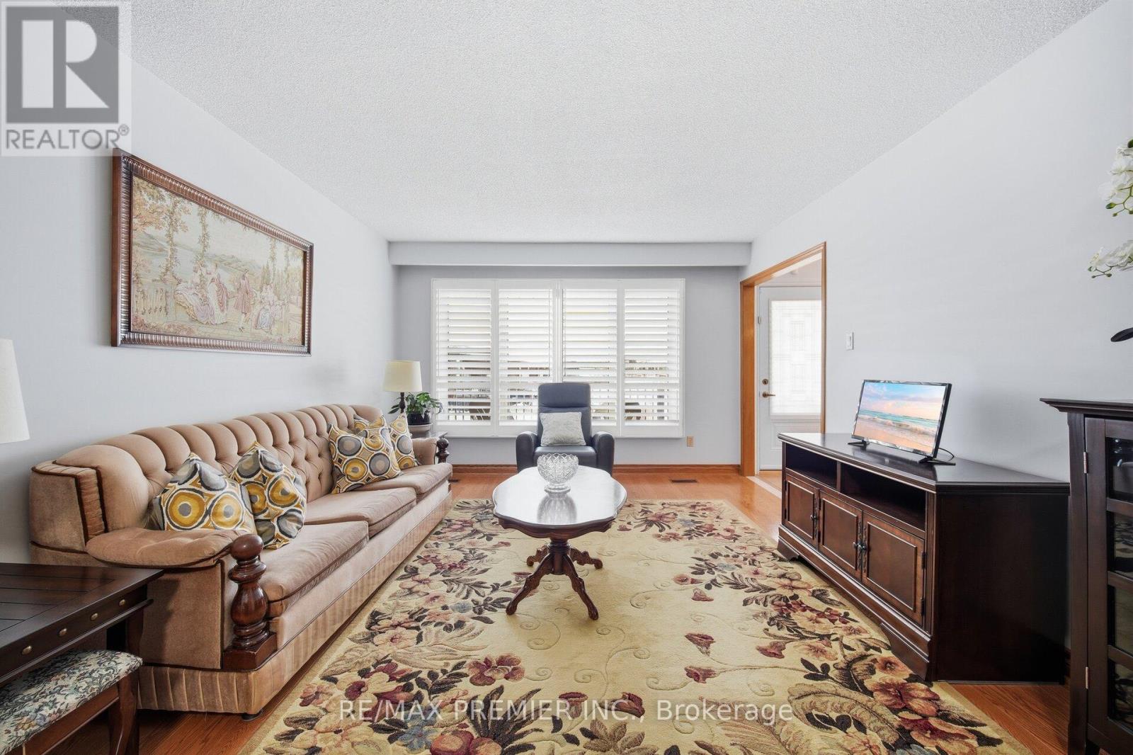 17 Kittiwake Avenue, Toronto, Ontario  M9V 4P5 - Photo 5 - W12741454