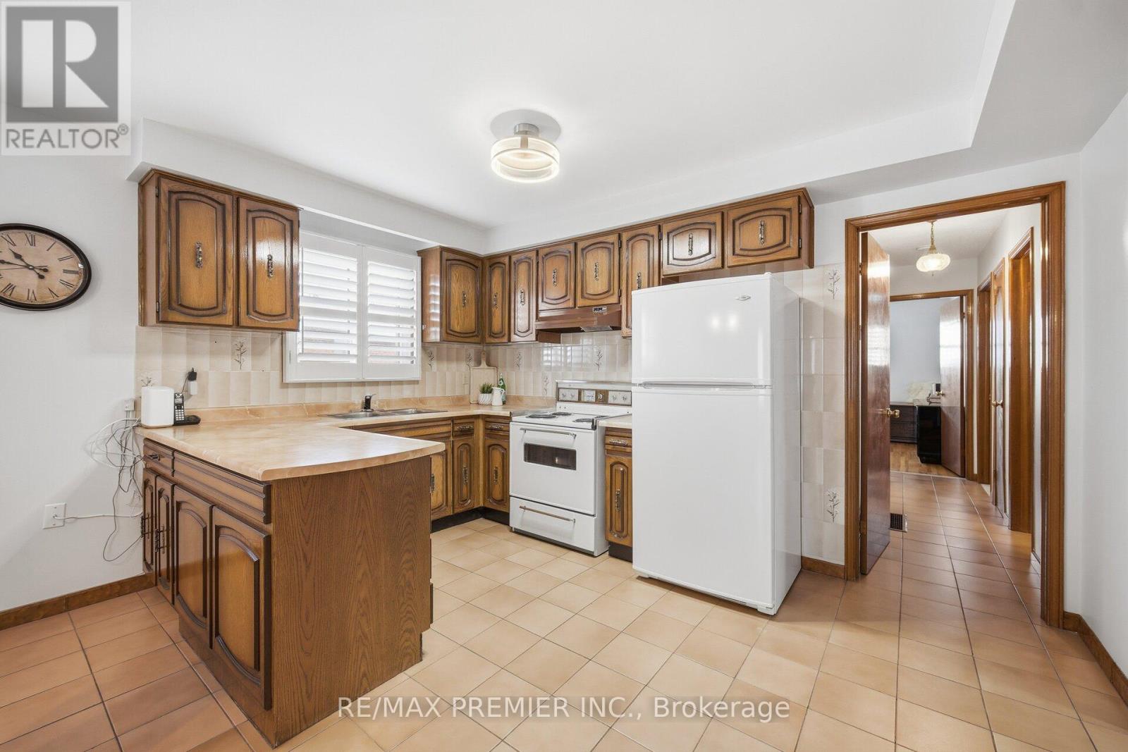 17 Kittiwake Avenue, Toronto, Ontario  M9V 4P5 - Photo 8 - W12741454