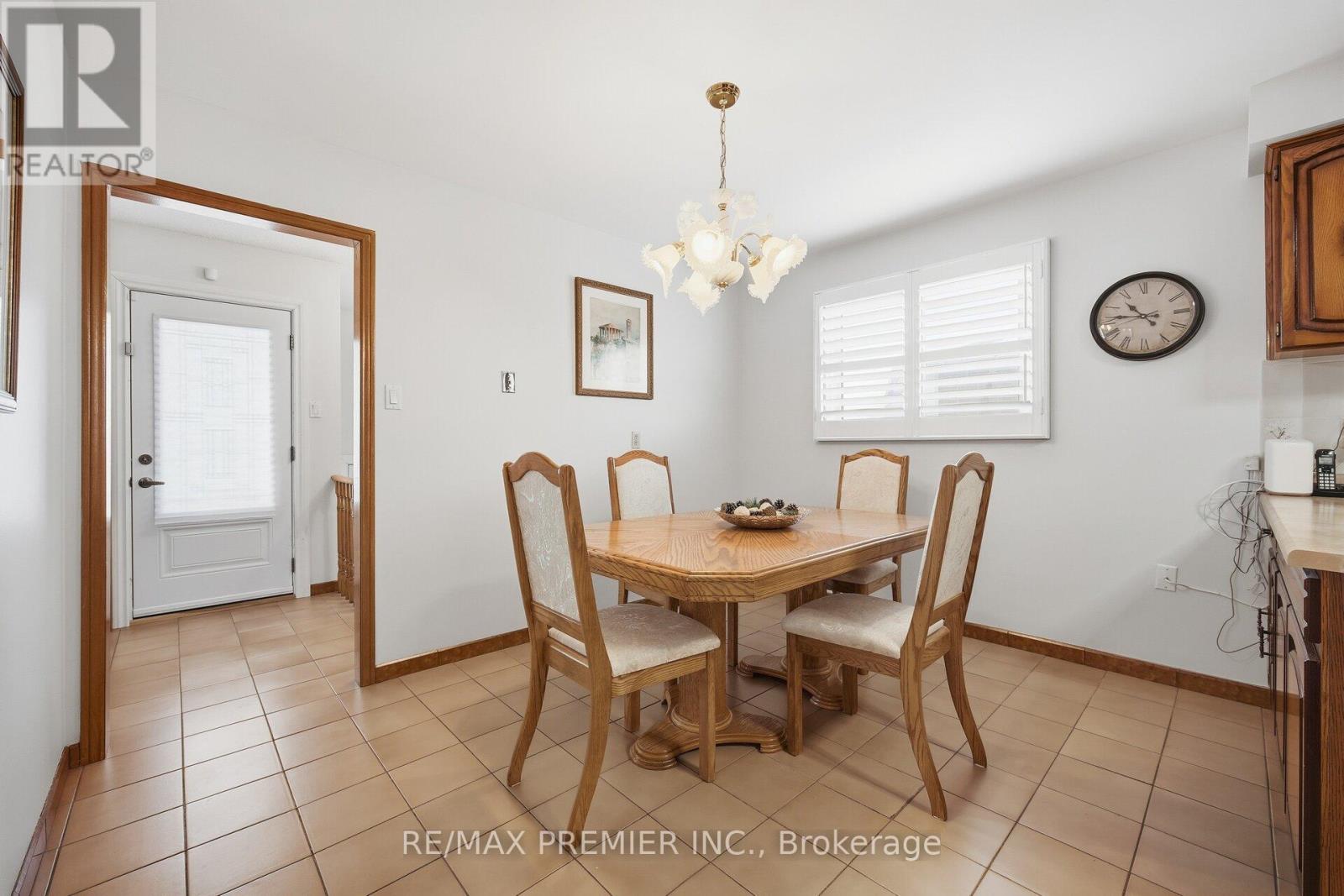 17 Kittiwake Avenue, Toronto, Ontario  M9V 4P5 - Photo 9 - W12741454