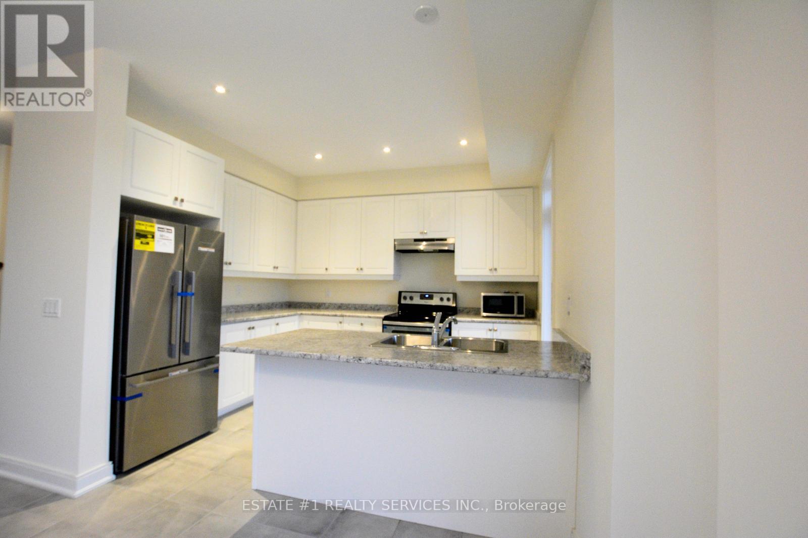 357 Veterans Drive, Brampton, Ontario  L7A 4W1 - Photo 7 - W12741464