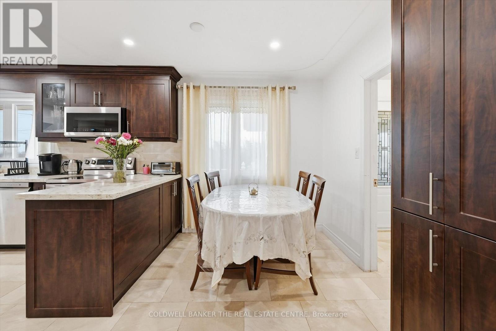 356 Mountain Road, Grimsby, Ontario  L3M 4E7 - Photo 10 - X12741426