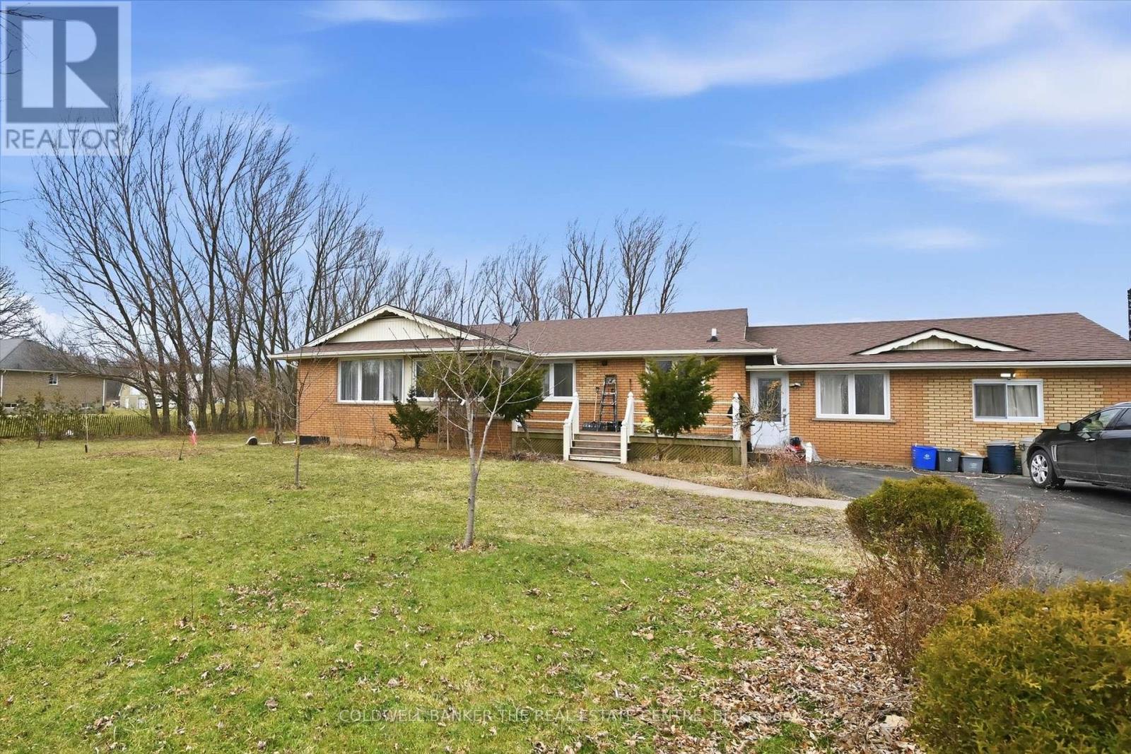 356 Mountain Road, Grimsby, Ontario  L3M 4E7 - Photo 3 - X12741426