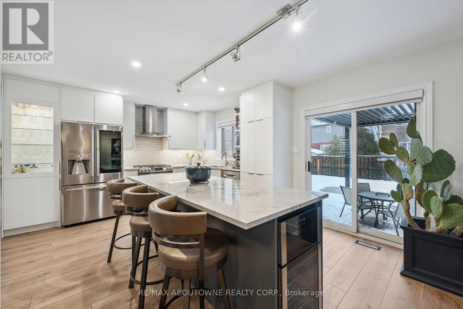 28 Kathleen Court, Hamilton, Ontario  L8T 5B1 - Photo 12 - X12682422