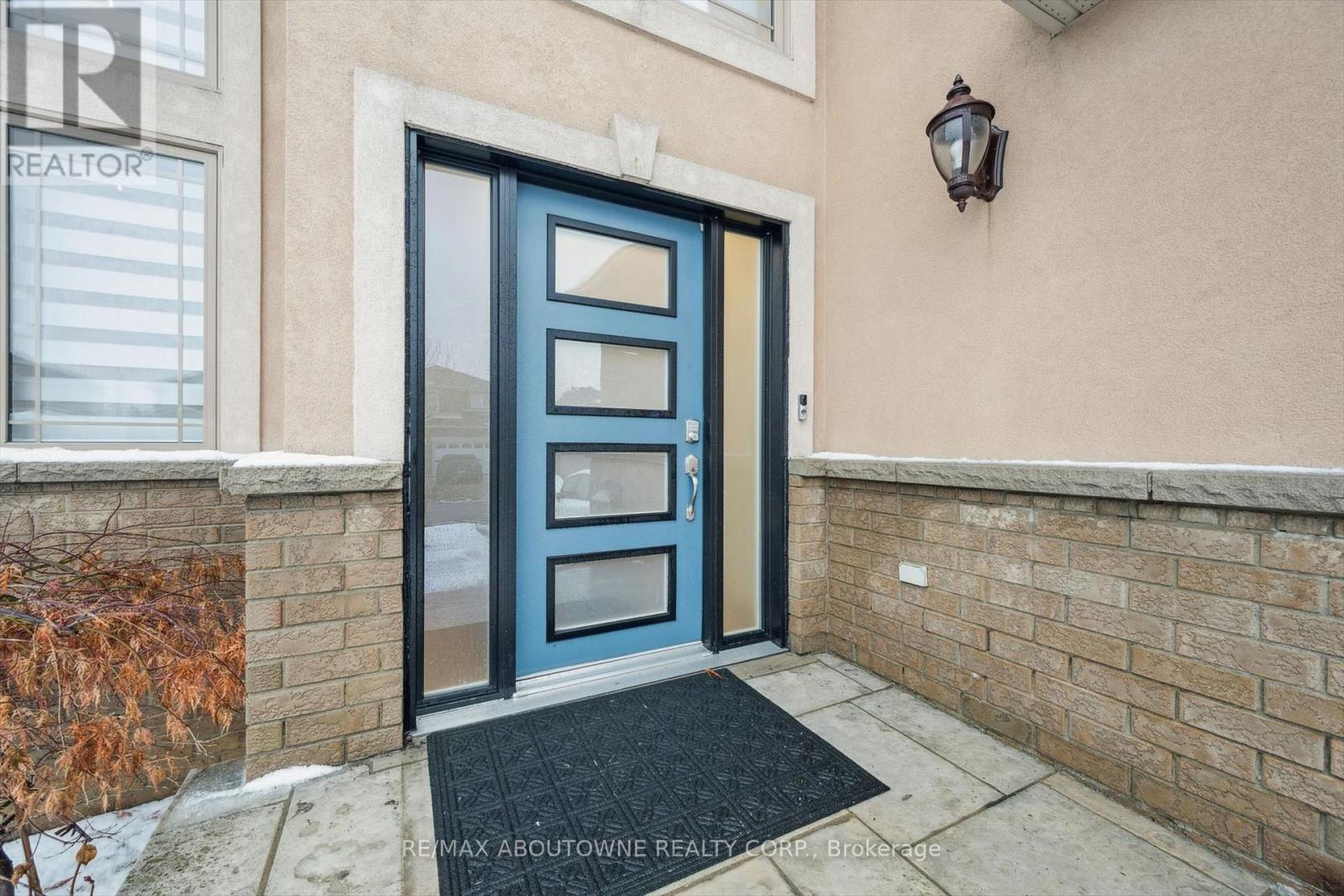 28 Kathleen Court, Hamilton, Ontario  L8T 5B1 - Photo 3 - X12682422