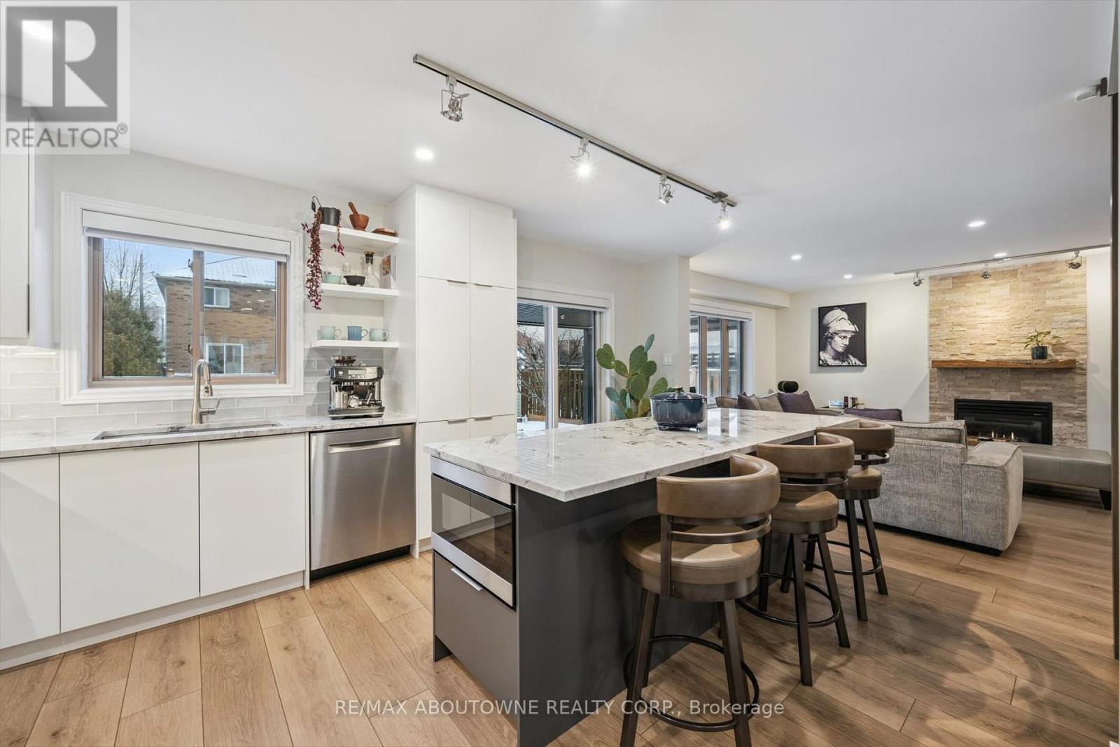 28 Kathleen Court, Hamilton, Ontario  L8T 5B1 - Photo 8 - X12682422