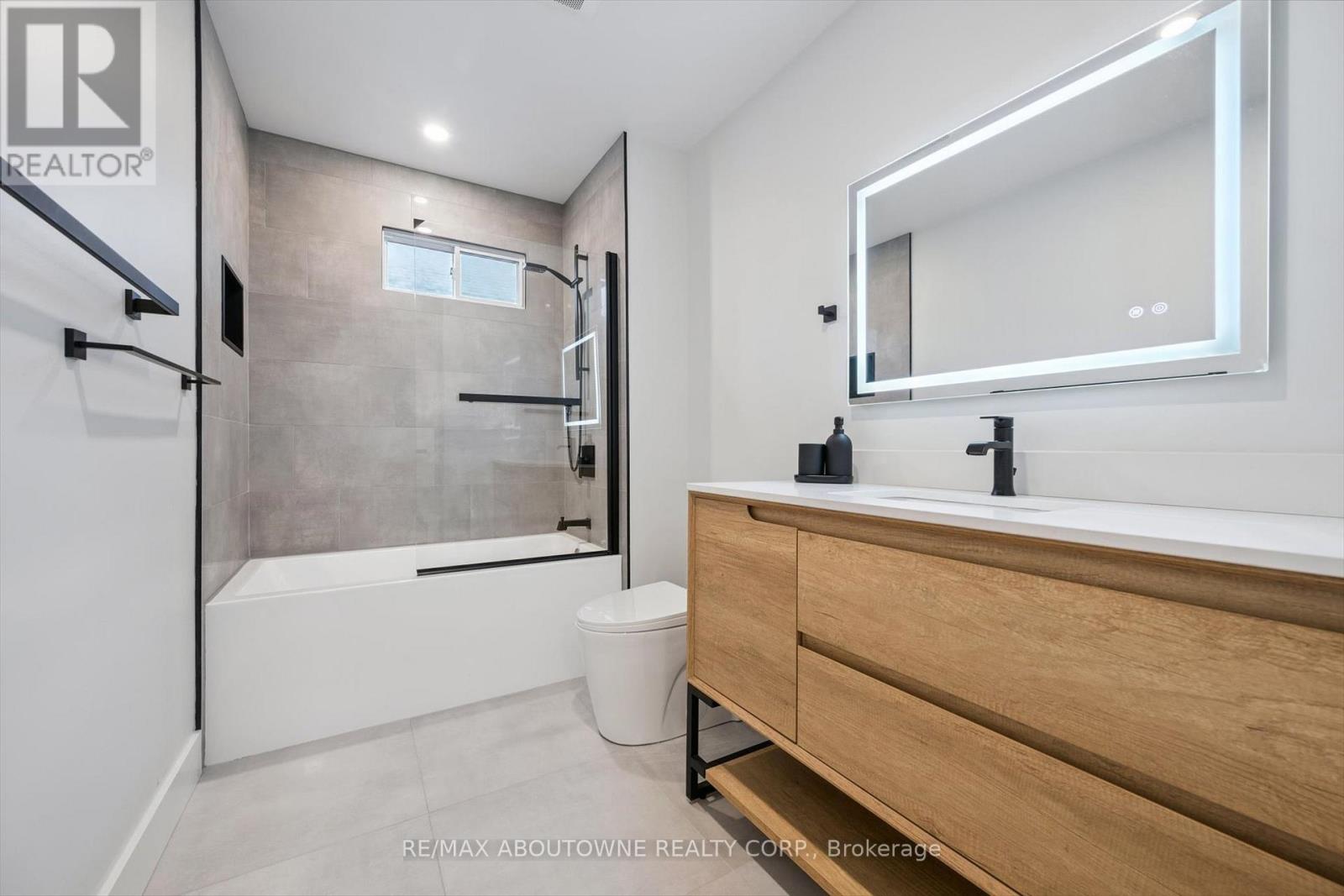 28 Kathleen Court, Hamilton, Ontario  L8T 5B1 - Photo 31 - X12682422