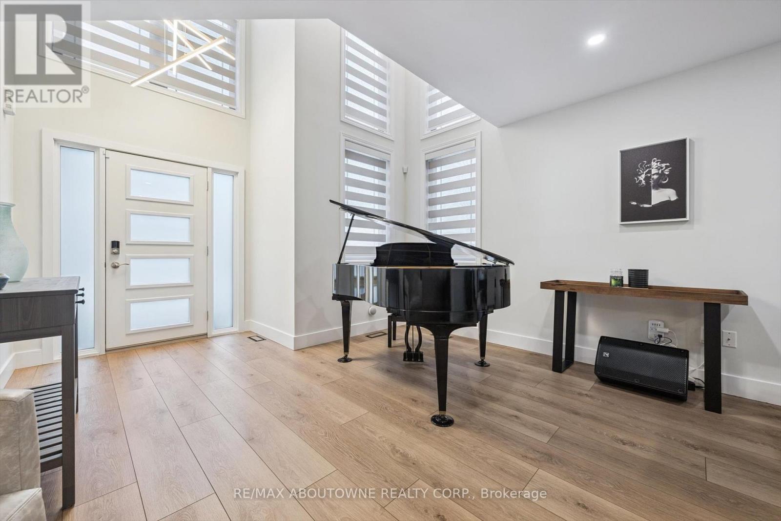 28 Kathleen Court, Hamilton, Ontario  L8T 5B1 - Photo 5 - X12682422