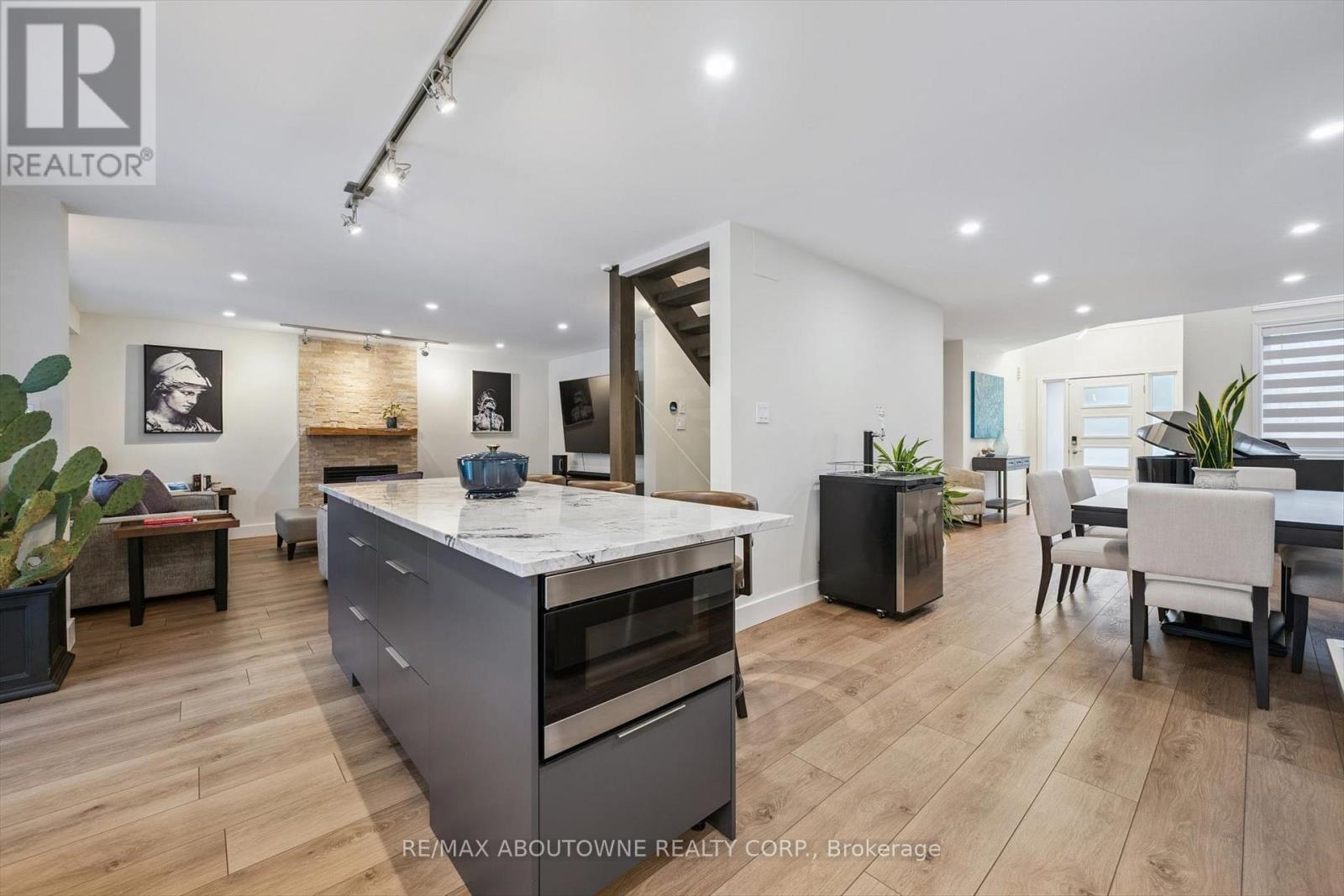 28 Kathleen Court, Hamilton, Ontario  L8T 5B1 - Photo 9 - X12682422