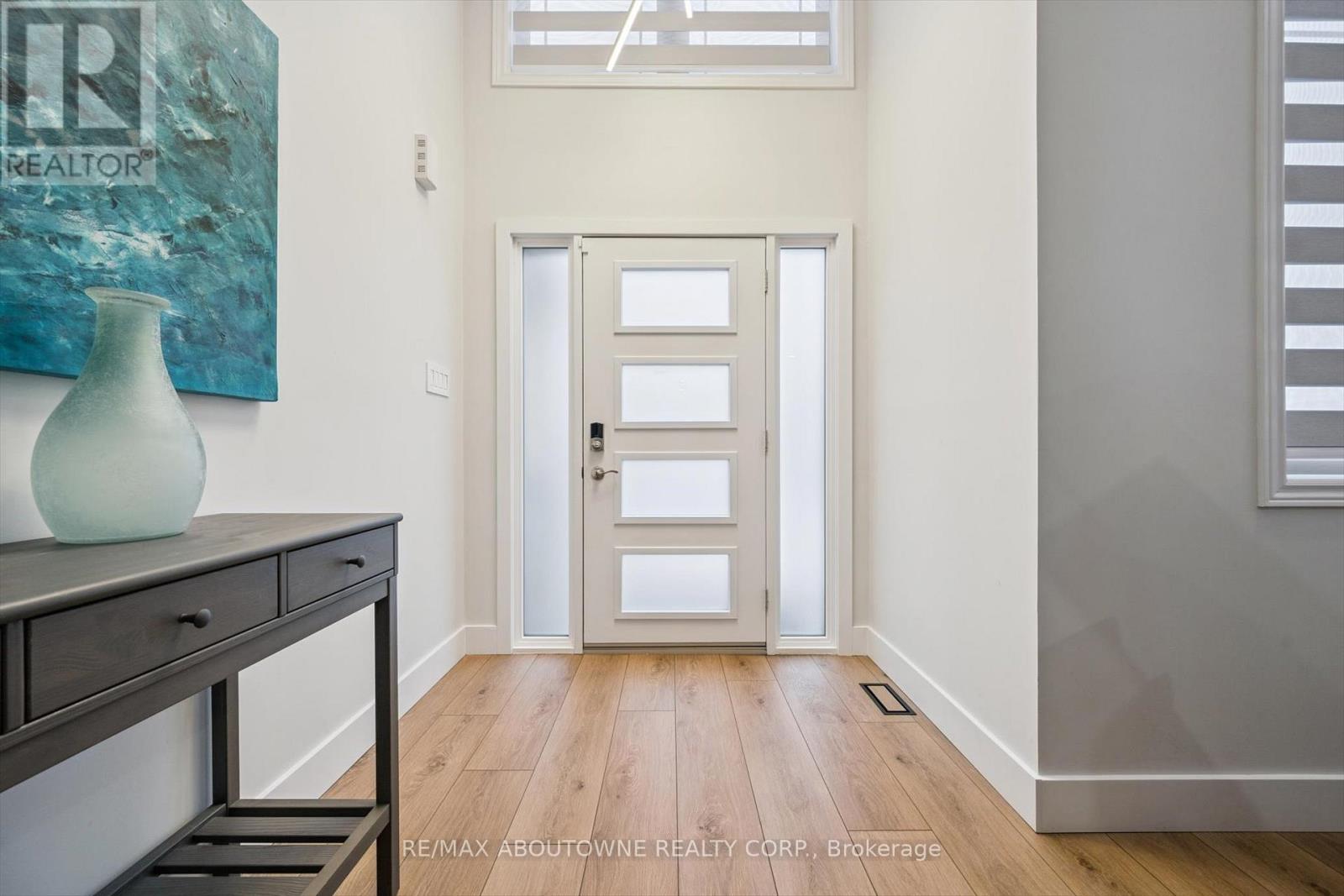 28 Kathleen Court, Hamilton, Ontario  L8T 5B1 - Photo 4 - X12682422