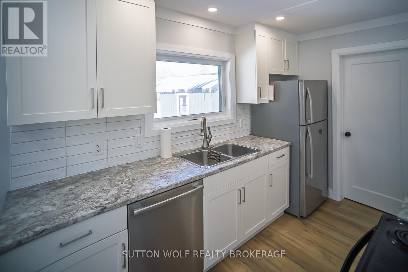 Photo 11 of 39 for 235 William Street