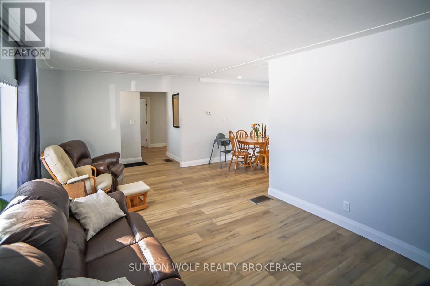 235 William Street, Southwest Middlesex, Ontario  N0L 1Z0 - Photo 4 - X12657304