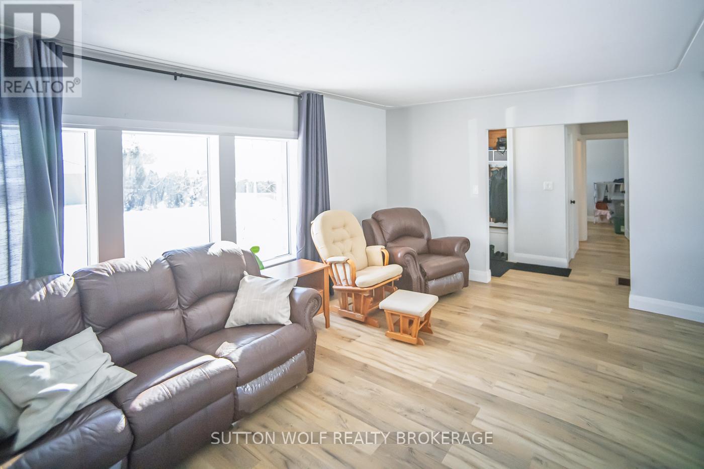 235 William Street, Southwest Middlesex, Ontario  N0L 1Z0 - Photo 3 - X12657304