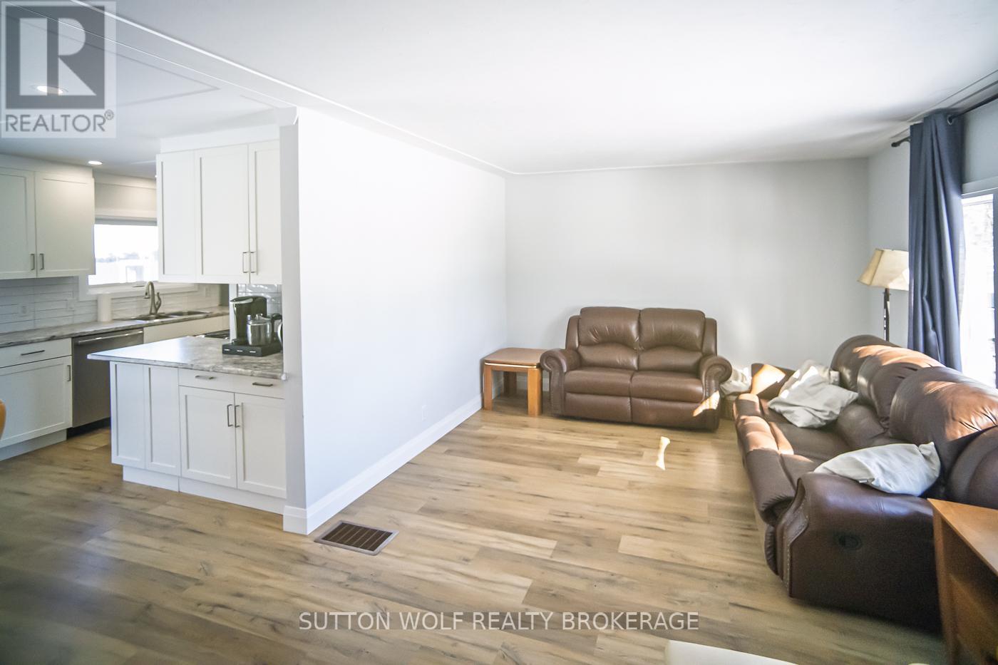 235 William Street, Southwest Middlesex, Ontario  N0L 1Z0 - Photo 5 - X12657304