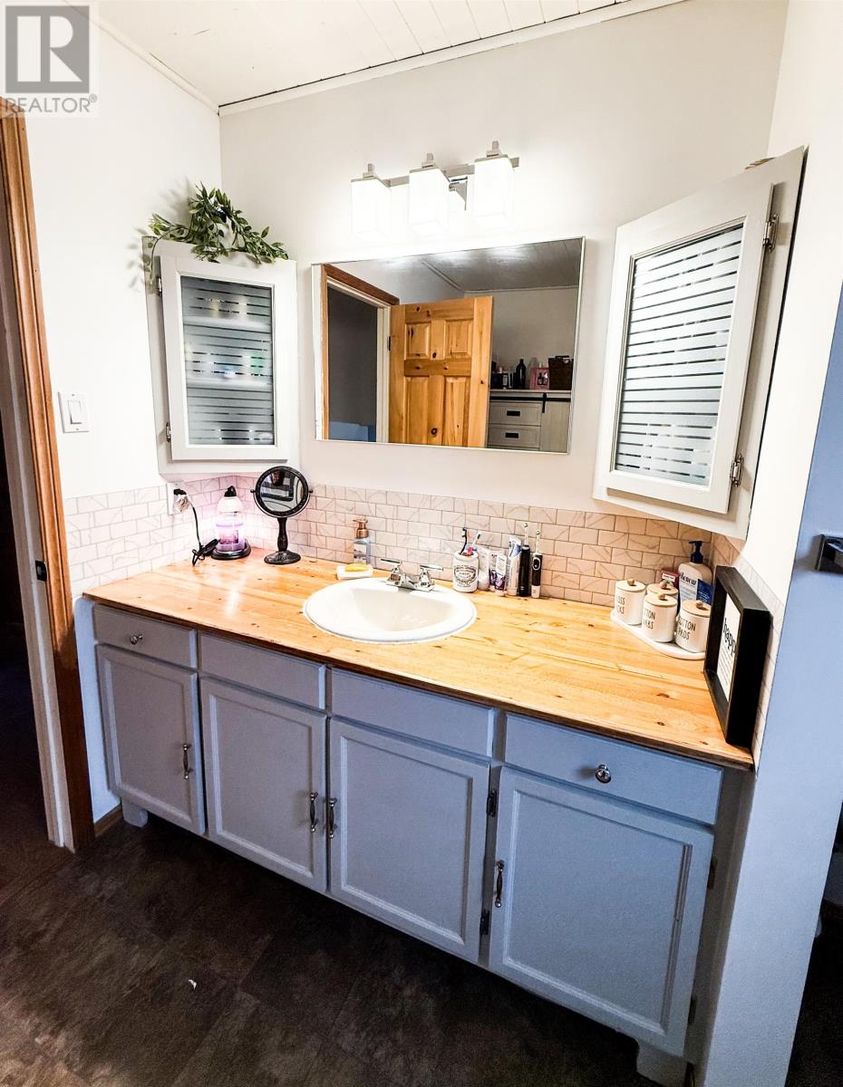 8 John St, Ear Falls, Ontario  P0V 1T0 - Photo 8 - TB2600060