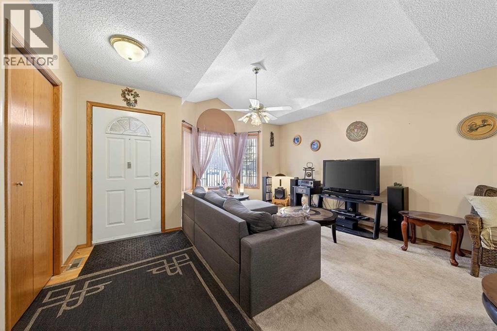 13 Parklane Place, Strathmore, Alberta  T1P 1K7 - Photo 7 - A2282761