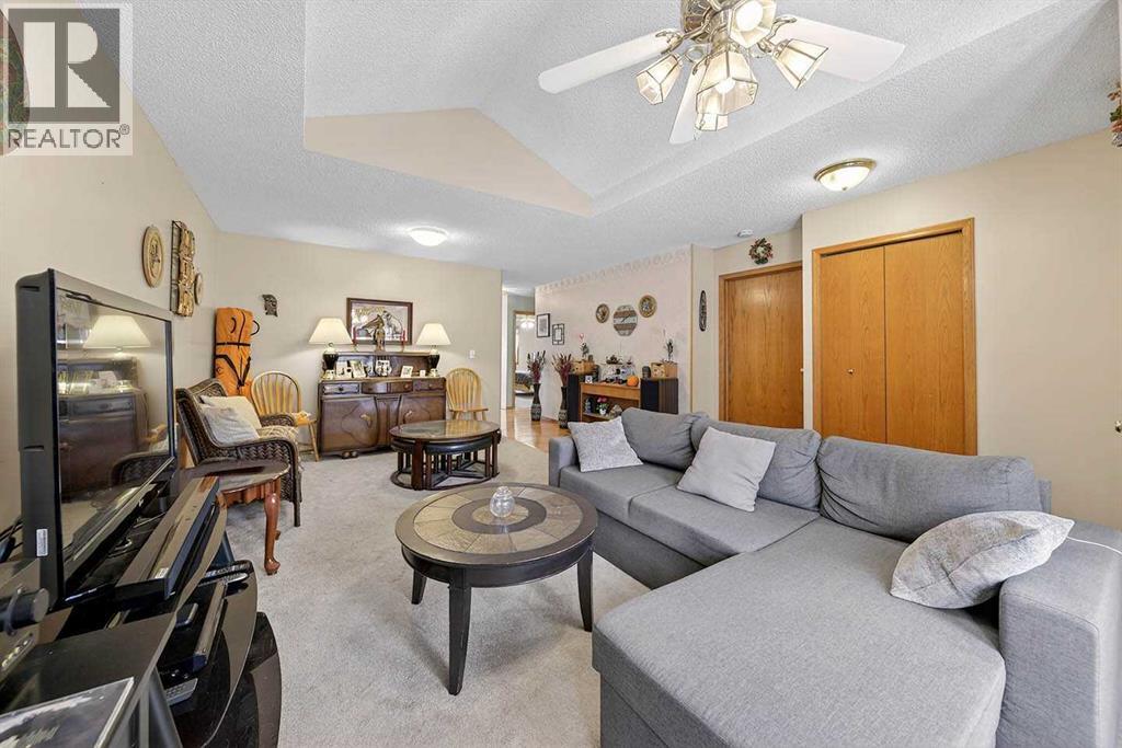 13 Parklane Place, Strathmore, Alberta  T1P 1K7 - Photo 9 - A2282761