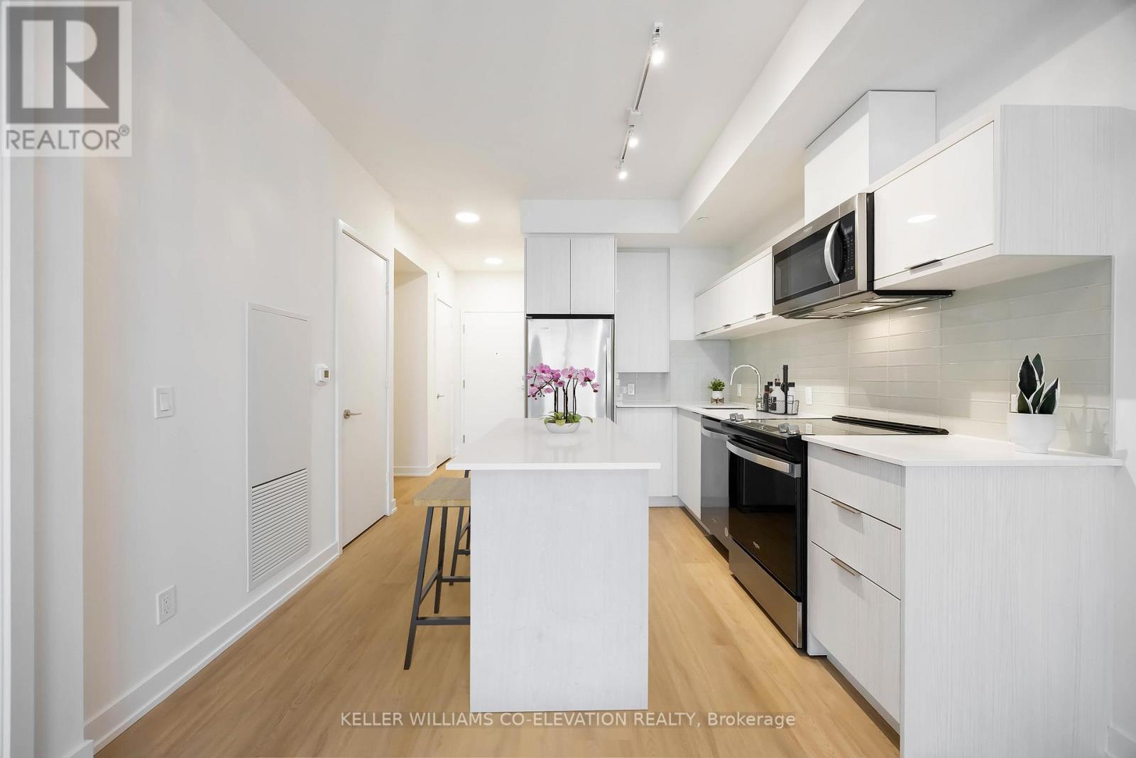 914 - 10 Deerlick Court, Toronto, Ontario  M3A 0A7 - Photo 2 - C12630070