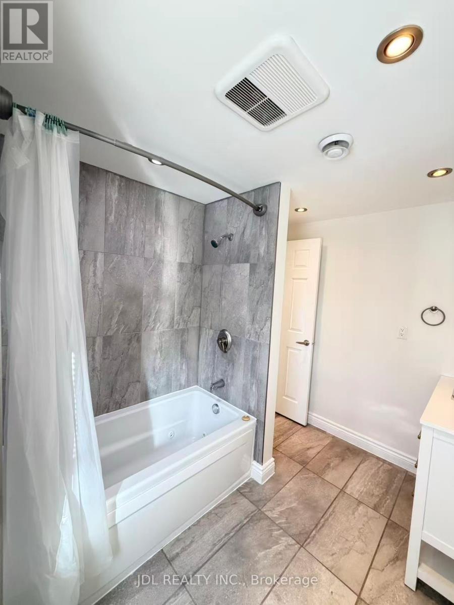 142 Armitage Drive, Newmarket, Ontario  L3Y 5L7 - Photo 10 - N12741502