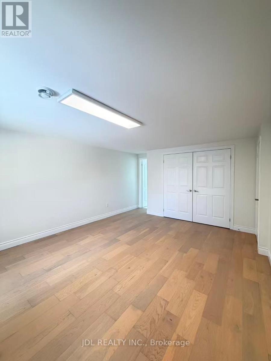 142 Armitage Drive, Newmarket, Ontario  L3Y 5L7 - Photo 6 - N12741502