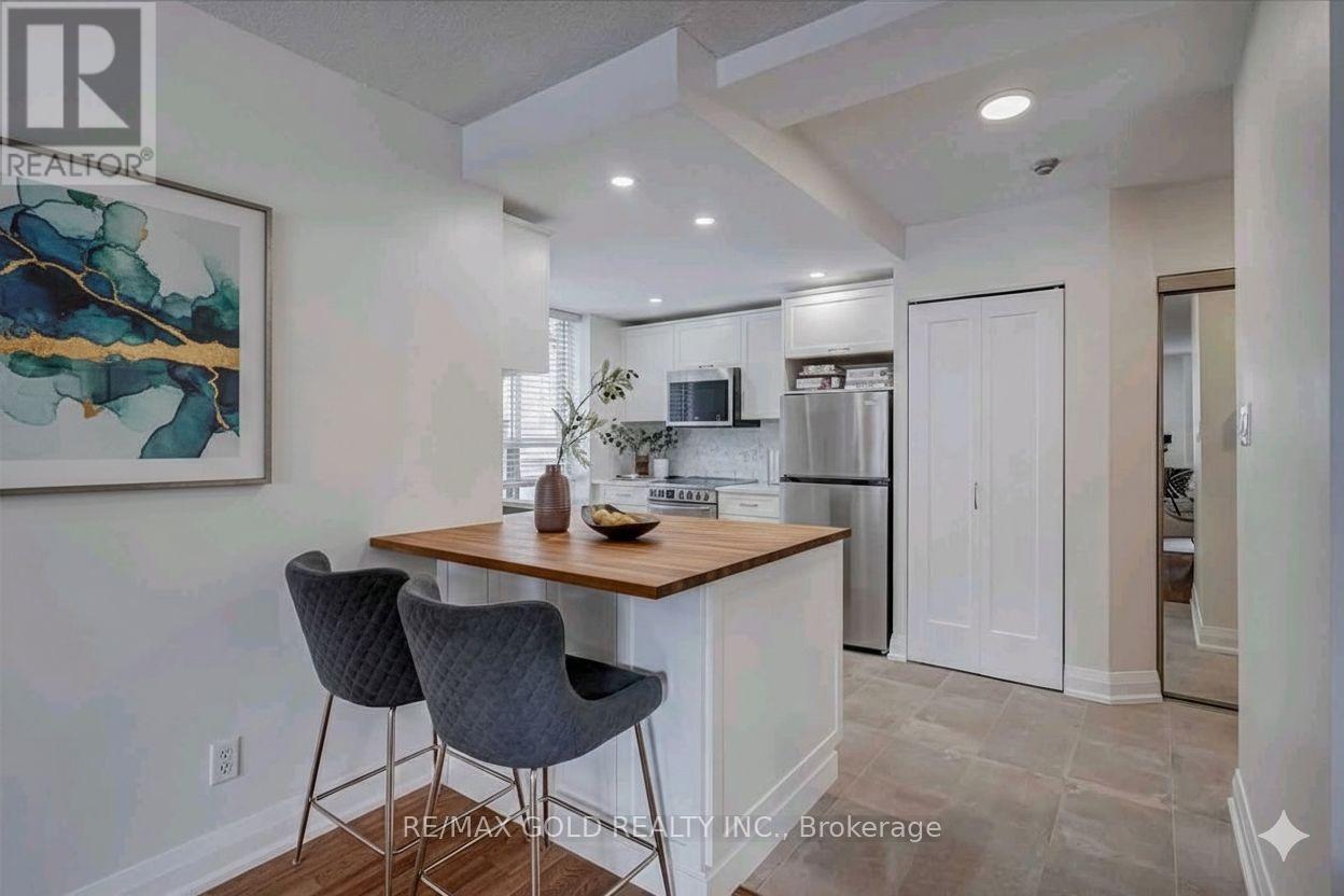 101 - 80 Charles Street E, Toronto, Ontario  M4Y 2W6 - Photo 3 - C12731766