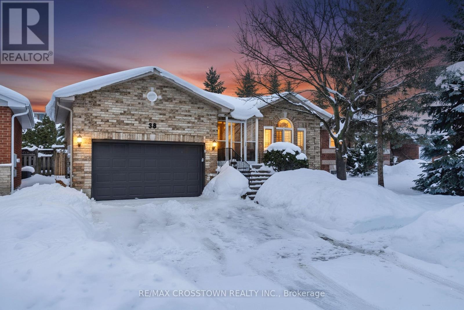 38 Brookfield Crescent, Barrie (Bayshore), Ontario  L4N 9R6 - Photo 3 - S12676686