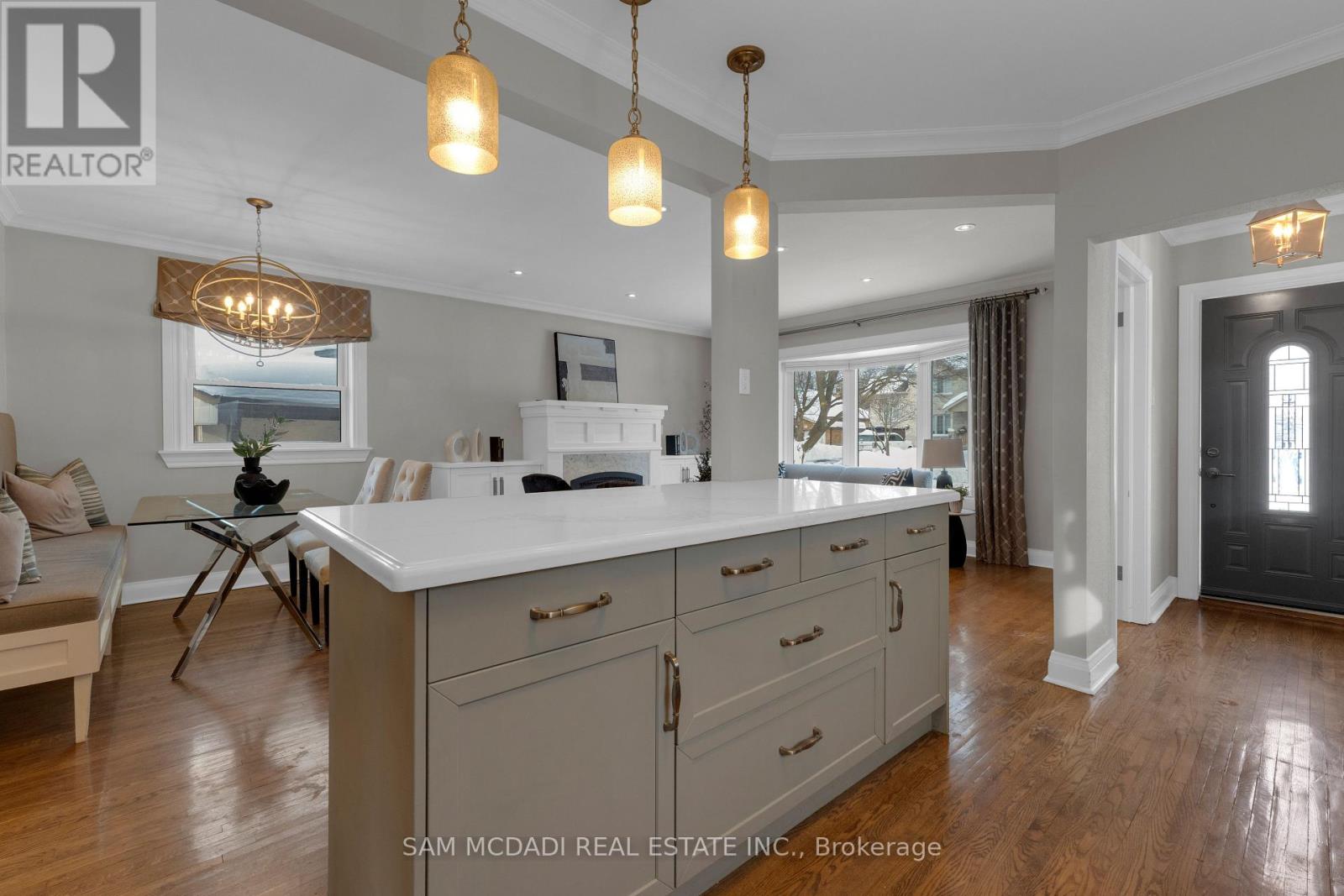 70 Thirty Seventh Street, Toronto, Ontario  M8W 3L8 - Photo 7 - W12741492