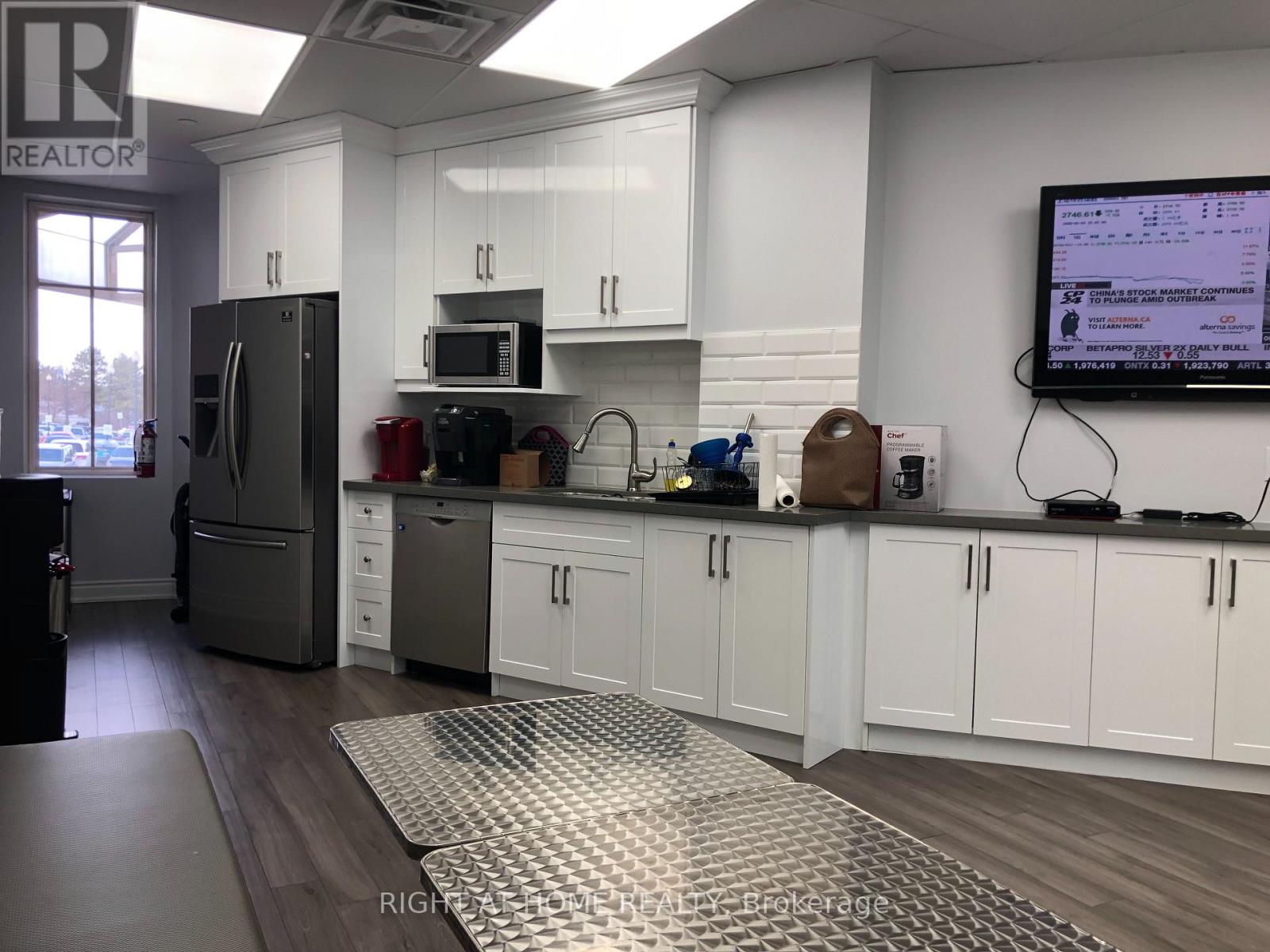 2/200 - 5025 Orbitor Drive, Mississauga, Ontario  L4W 4Y5 - Photo 3 - W12741574