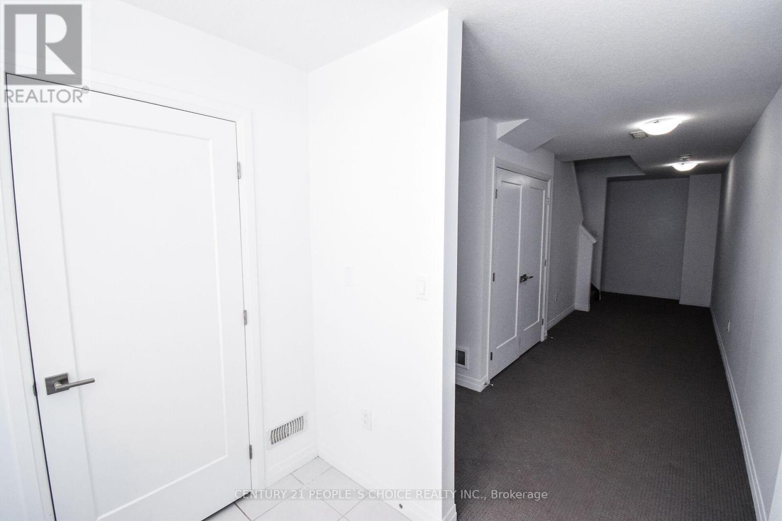 15 Hoffman Lane, Hamilton, Ontario  L9G 0H2 - Photo 4 - X12741564