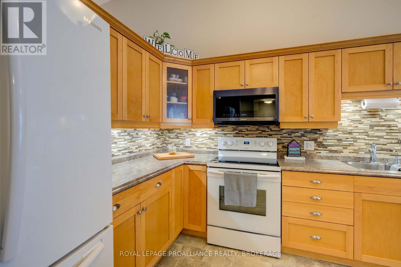 406 Waterloo Drive, Kingston, Ontario  K7M 8K7 - Photo 9 - X12741670