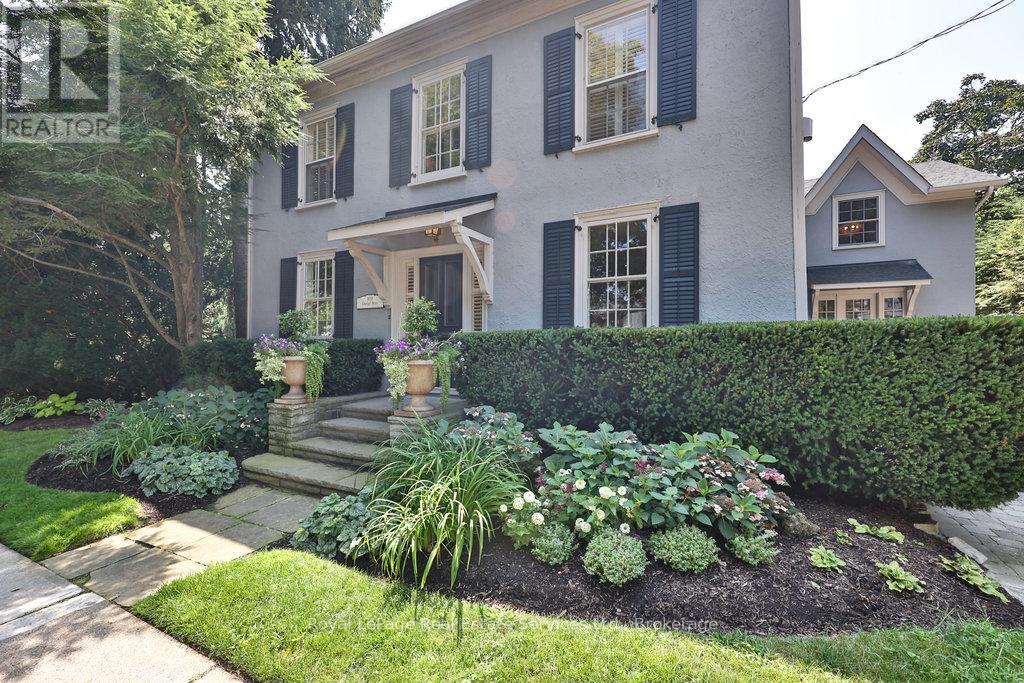 68 Thomas Street, Oakville, Ontario  L6J 3A4 - Photo 1 - W12741778