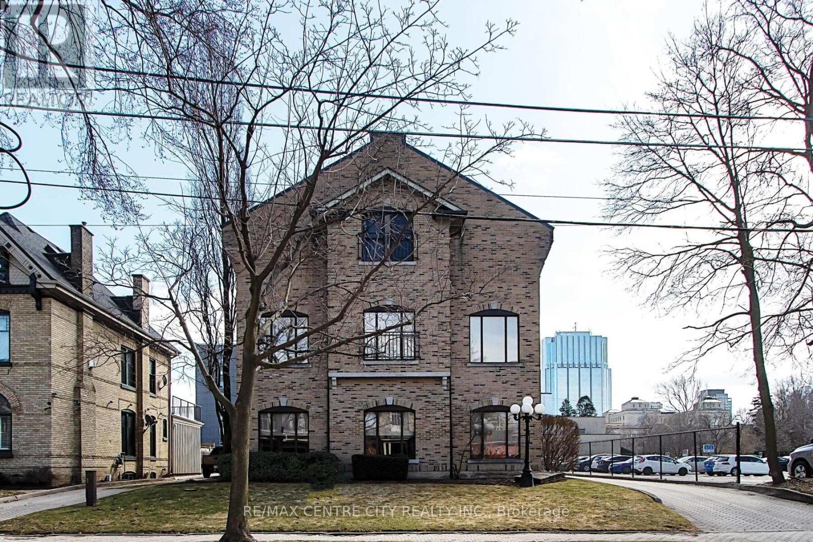 295 Wolfe Street, London East, Ontario  N6B 2C4 - Photo 1 - X12741588