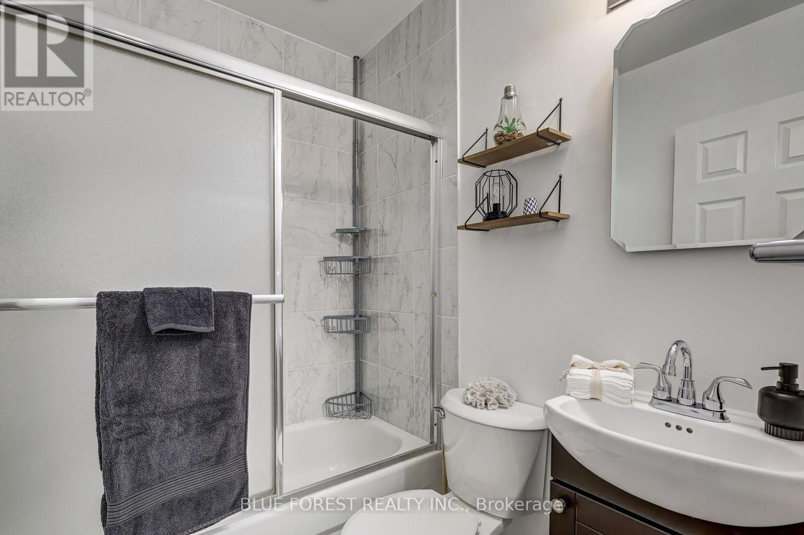 309 - 1174 Hamilton Road, London East, Ontario  N5W 1A9 - Photo 21 - X12741630