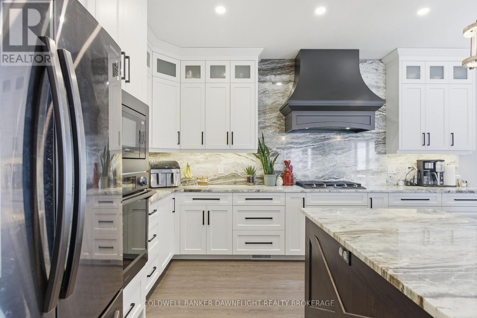 60 Victoria Avenue W, South Huron, Ontario  N0M 1M0 - Photo 19 - X12741770