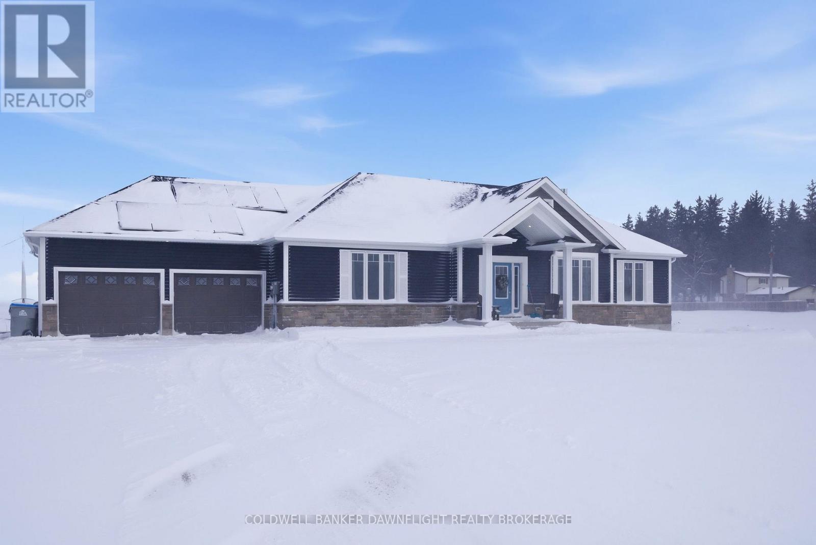 60 Victoria Avenue W, South Huron, Ontario  N0M 1M0 - Photo 2 - X12741770
