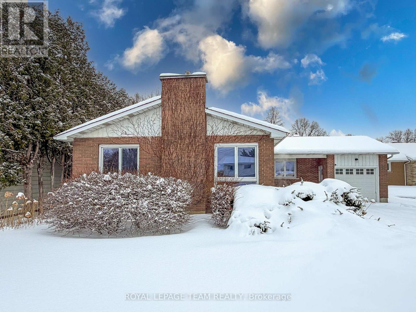 968 Walkley Road, Ottawa, Ontario  K1V 6R3 - Photo 1 - X12741600