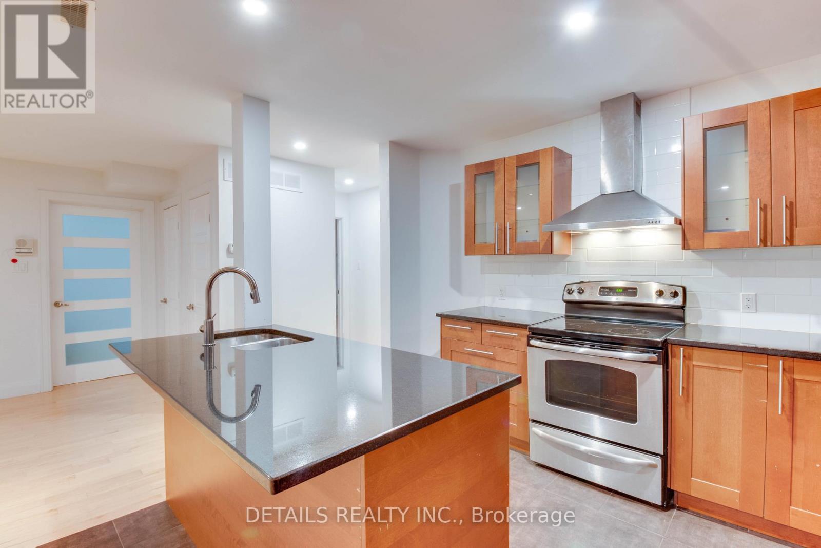 1106 Bathgate Drive, Ottawa, Ontario K1J 8G1 - Photo 5 - X12741714