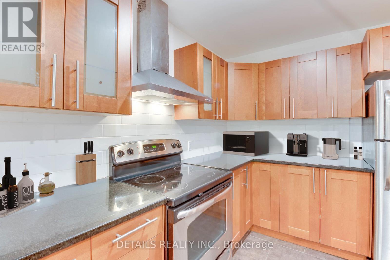 1106 Bathgate Drive, Ottawa, Ontario K1J 8G1 - Photo 8 - X12741714