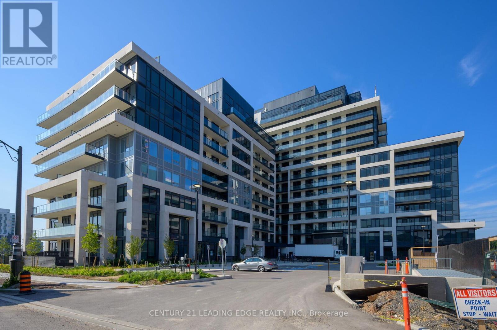 807 - 3200 William Coltson Avenue, Oakville, Ontario  L6H 7W6 - Photo 2 - W12739154