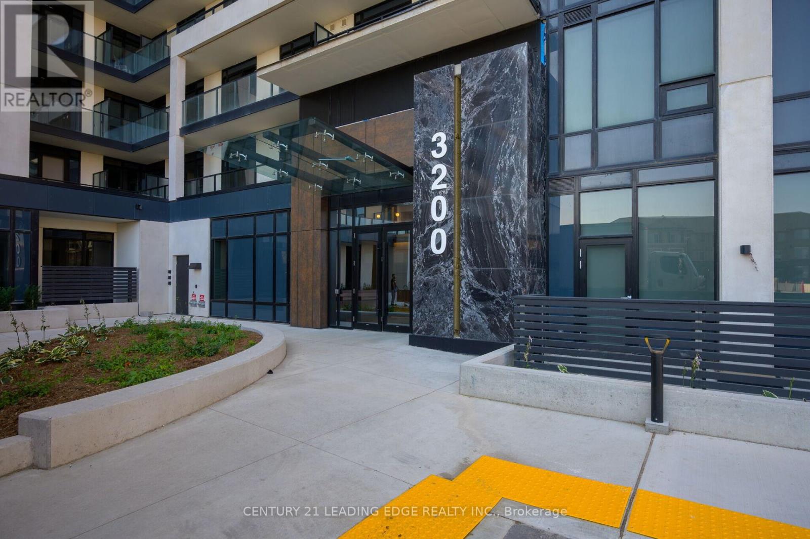 807 - 3200 William Coltson Avenue, Oakville, Ontario  L6H 7W6 - Photo 4 - W12739154