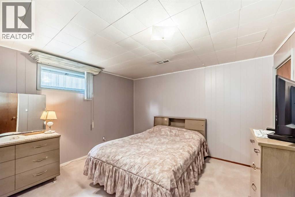 126 Springwood Drive Sw, Calgary, Alberta  T2W 0K5 - Photo 21 - A2261893