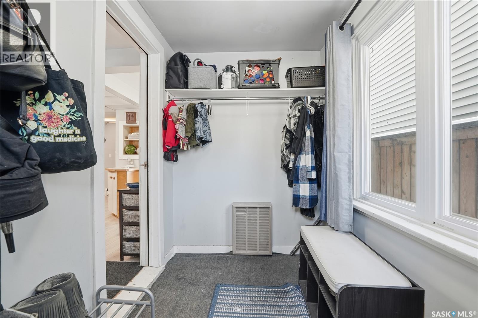 209 28th Street W, Saskatoon, Saskatchewan  S7L 0K4 - Photo 2 - SK027592