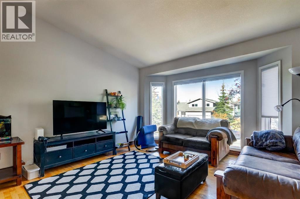 303 Pioneer Road, Canmore, Alberta  T1W 1E8 - Photo 2 - A2268124