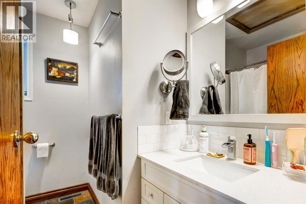 303 Pioneer Road, Canmore, Alberta  T1W 1E8 - Photo 16 - A2268124